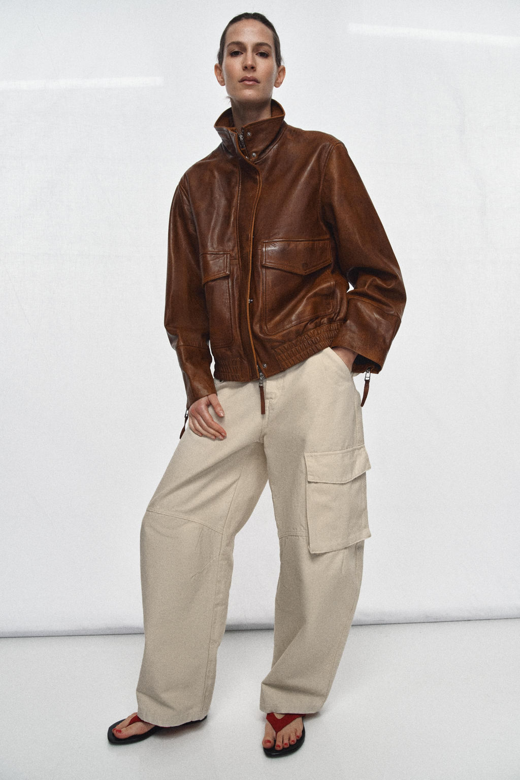 100% LEATHER BOMBER JACKET ZW COLLECTION LIMITED EDITION - Zara фото 2