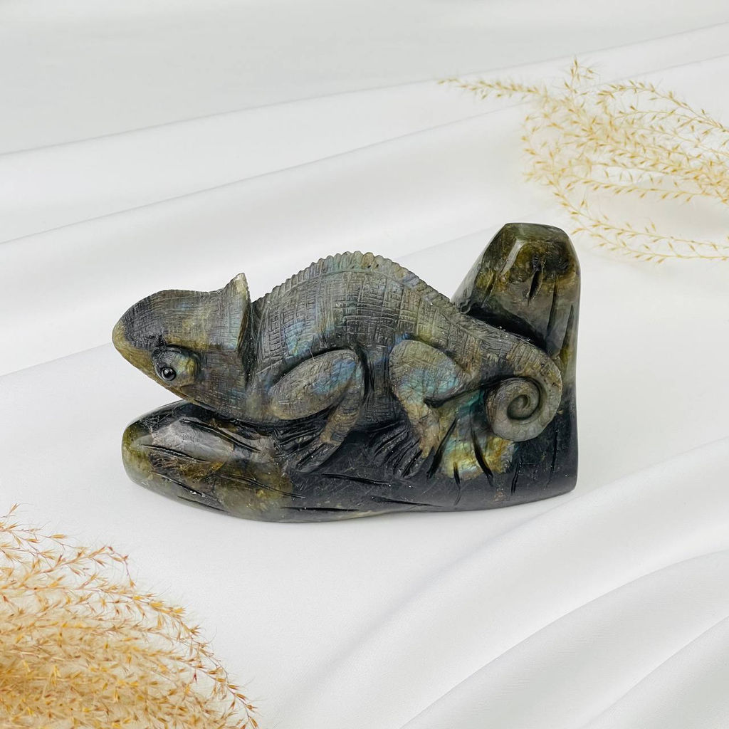 Фигурка резная Игуана из Лабрадора