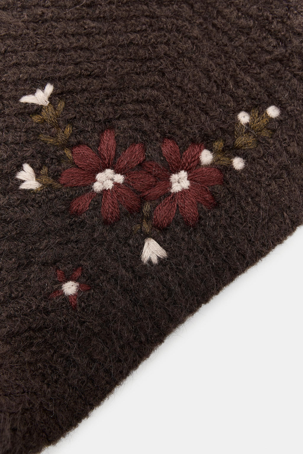 KNITTED BONNET WITH FLORAL EMBROIDERY - Zara фото 4