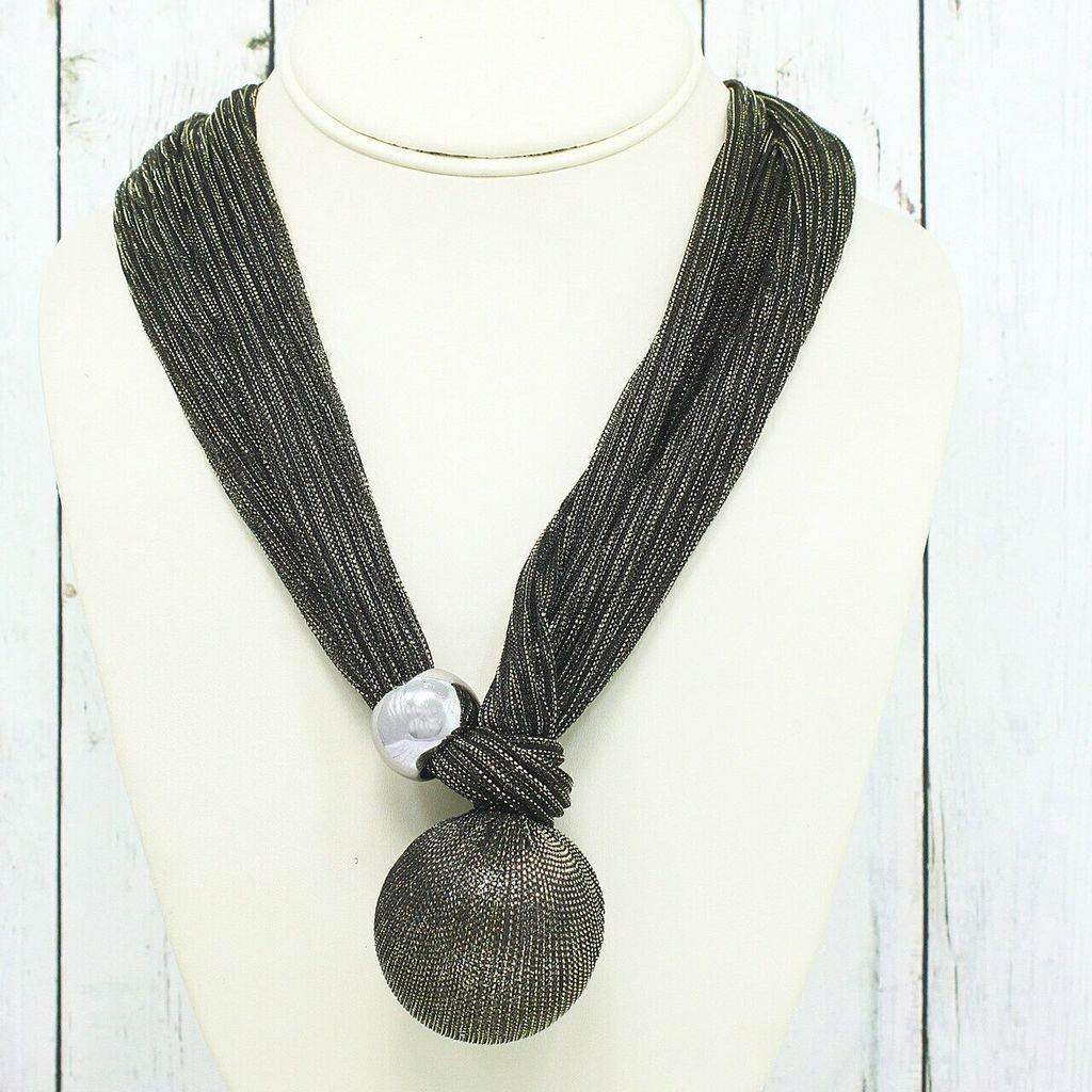 Кулон с текстилем и большой бусиной