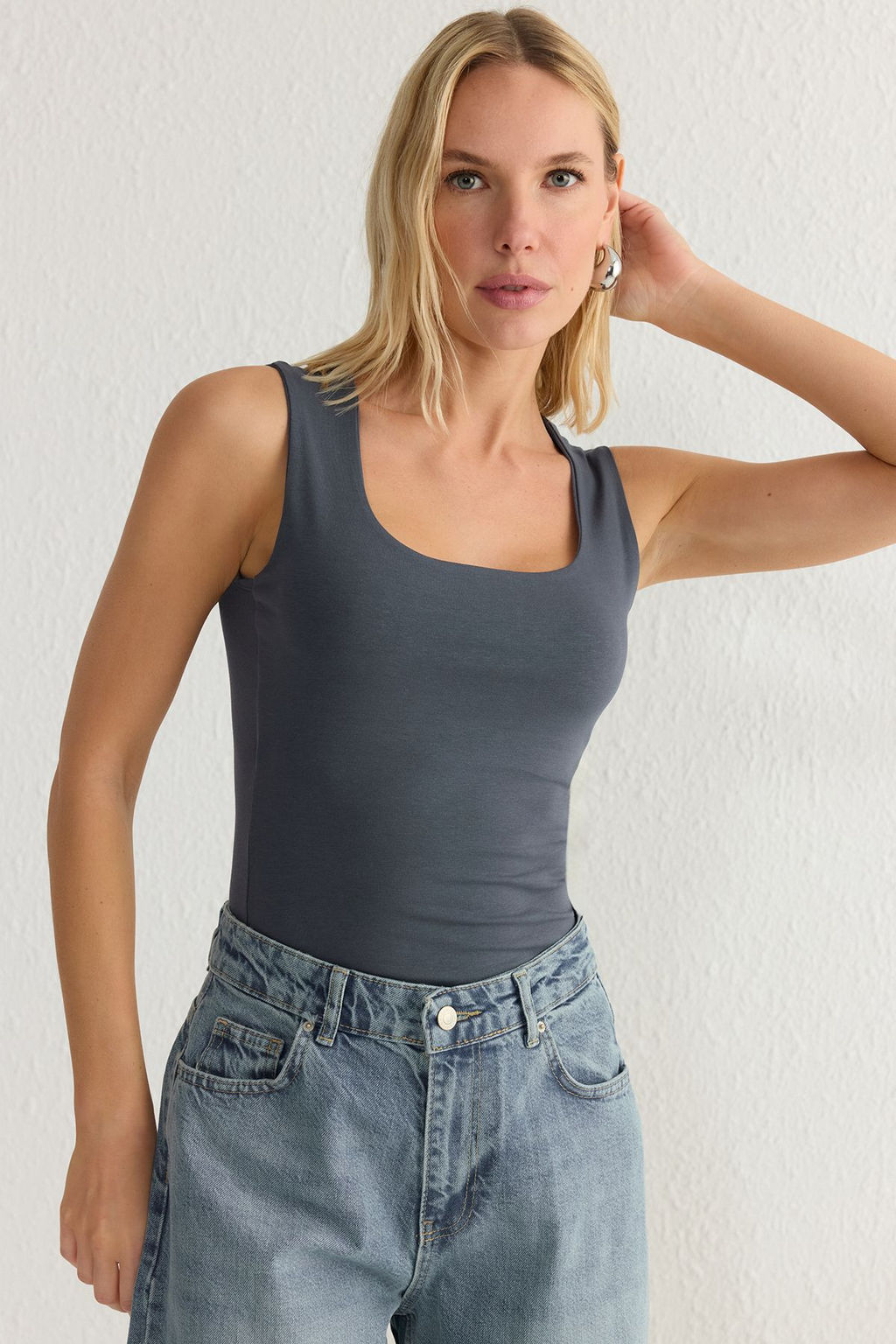 TRENDYOLMILLA Ekru Kare Yaka S?f?r Kol Pamuklu Esnek Fitted/Vucuda Oturan Orme Atlet TWOSS24AL00013