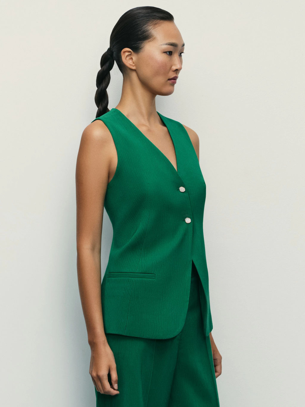 Жилет приталенного силуэта из вискозы / Zarina фото 4