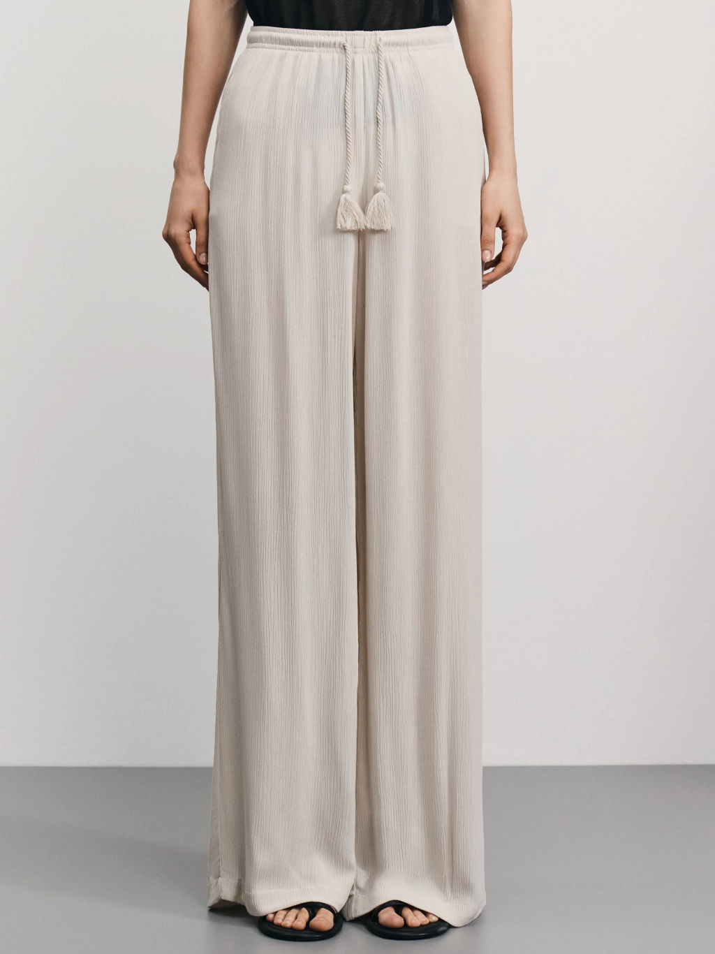 Широкие брюки из фактурной вискозы / Zarina  фото 2