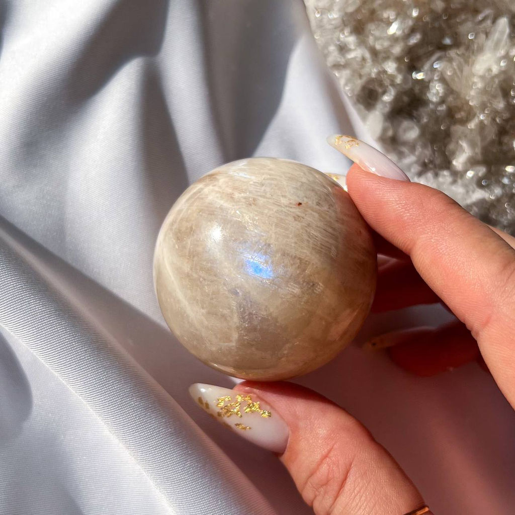 Шар из Лунного камня
