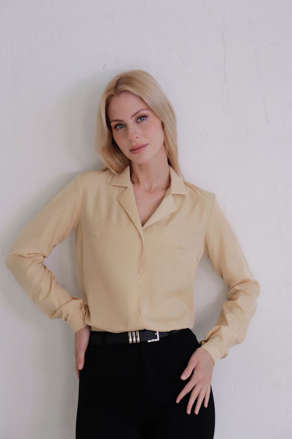 10787 Блуза с английским воротником в палевом оттенке - Martichelli фото 3
