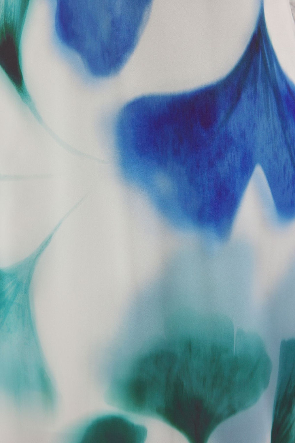 TRENDYOLMILLA Cok Renkli Batik Desenli Duz Kesim Kolsuz Maxi Astarl? Saten Dokuma Elbise TWOSS23EL02238 фото 23