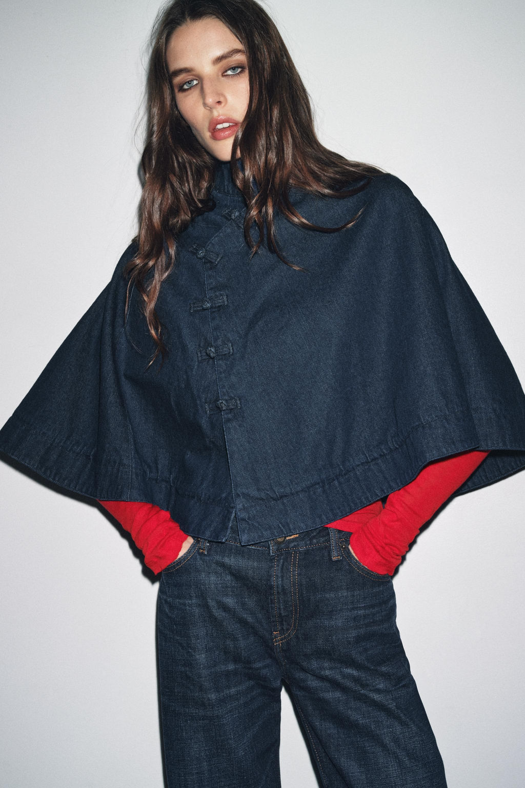 DENIM CAPE WITH TOGGLES - Zara фото 2