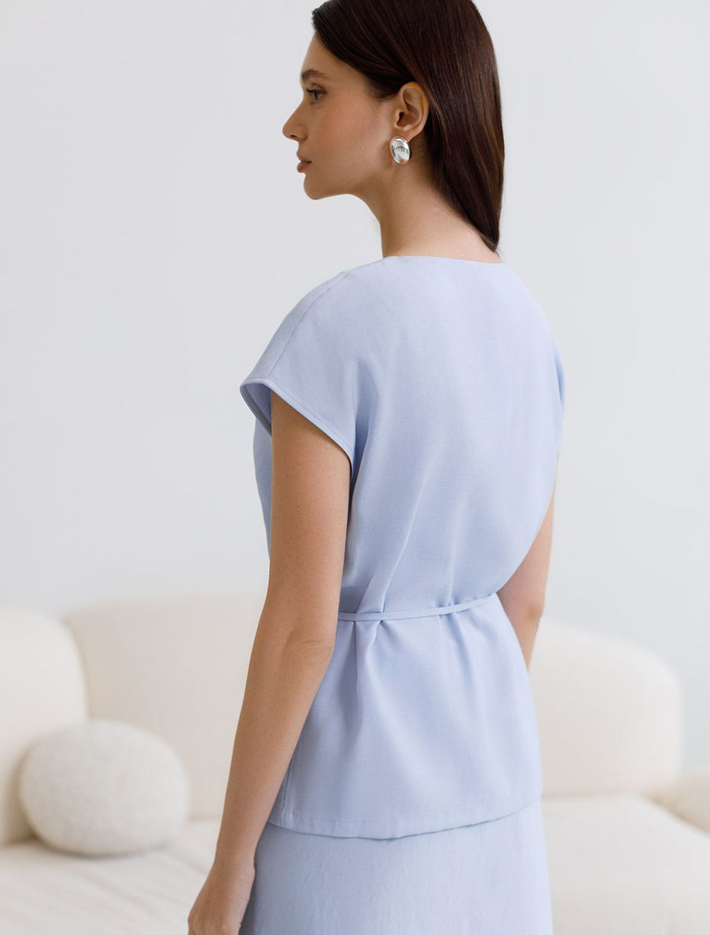 Жилет на запАх с поясом из плотного лиоцелла