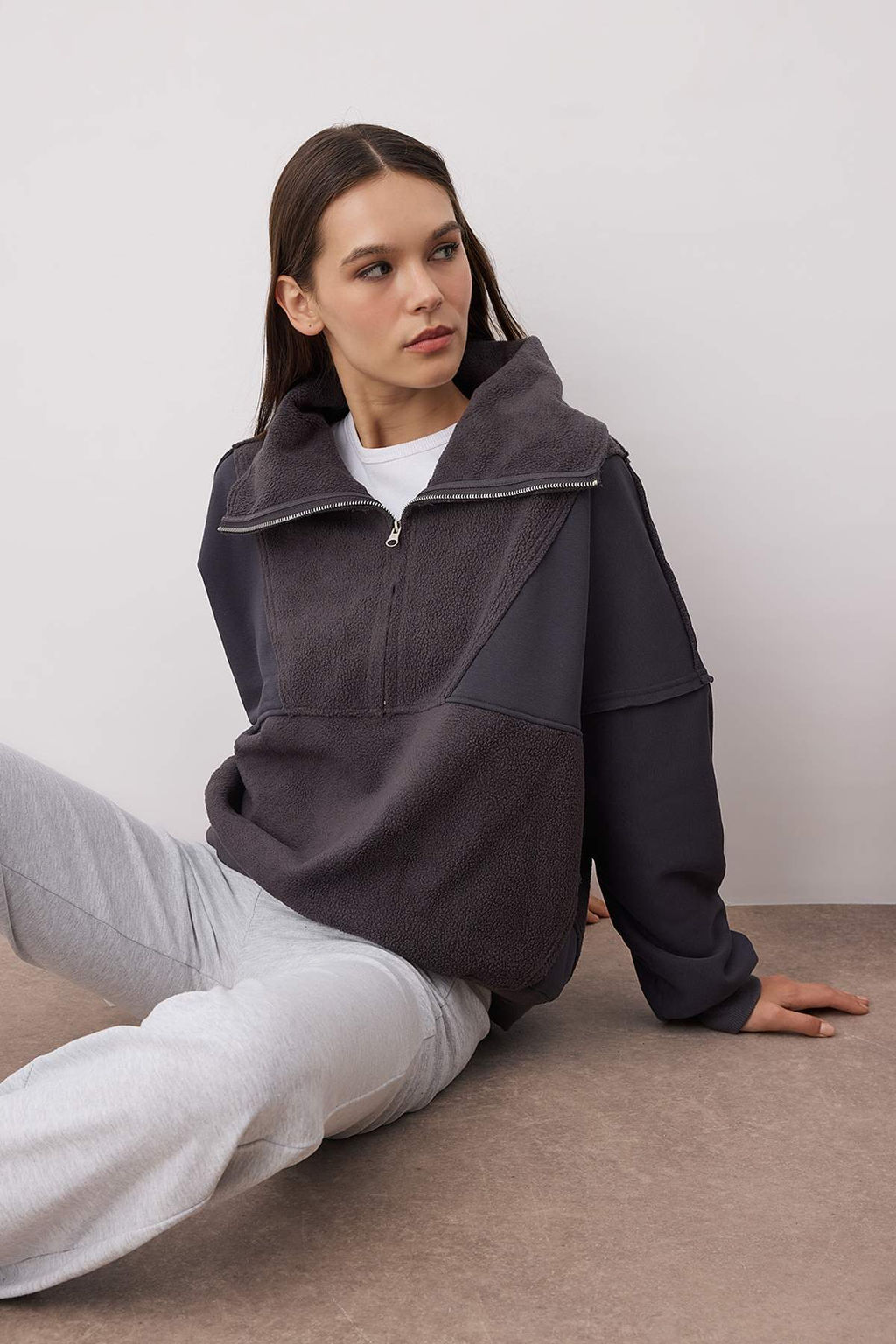 Antrasit Regular/Normal Kal?p Polar Fermuarl? Cep Detayl? Kal?n Orme Sweatshirt TWOAW26SW00009