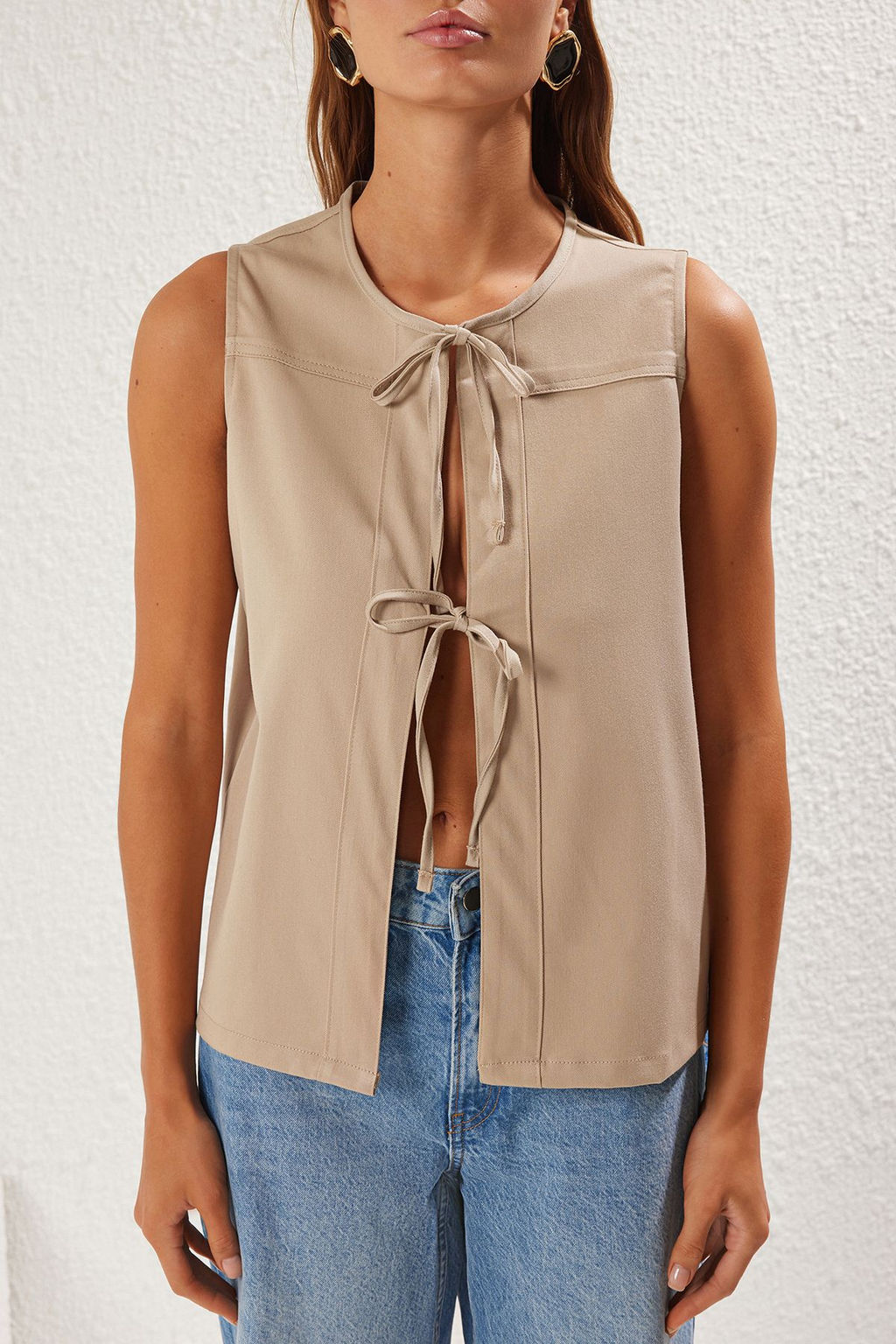 Trendyolmilla Bej Bisiklet Yaka Baglama Detayl? Dokuma Yelek TWOSS25YE00030  фото 4