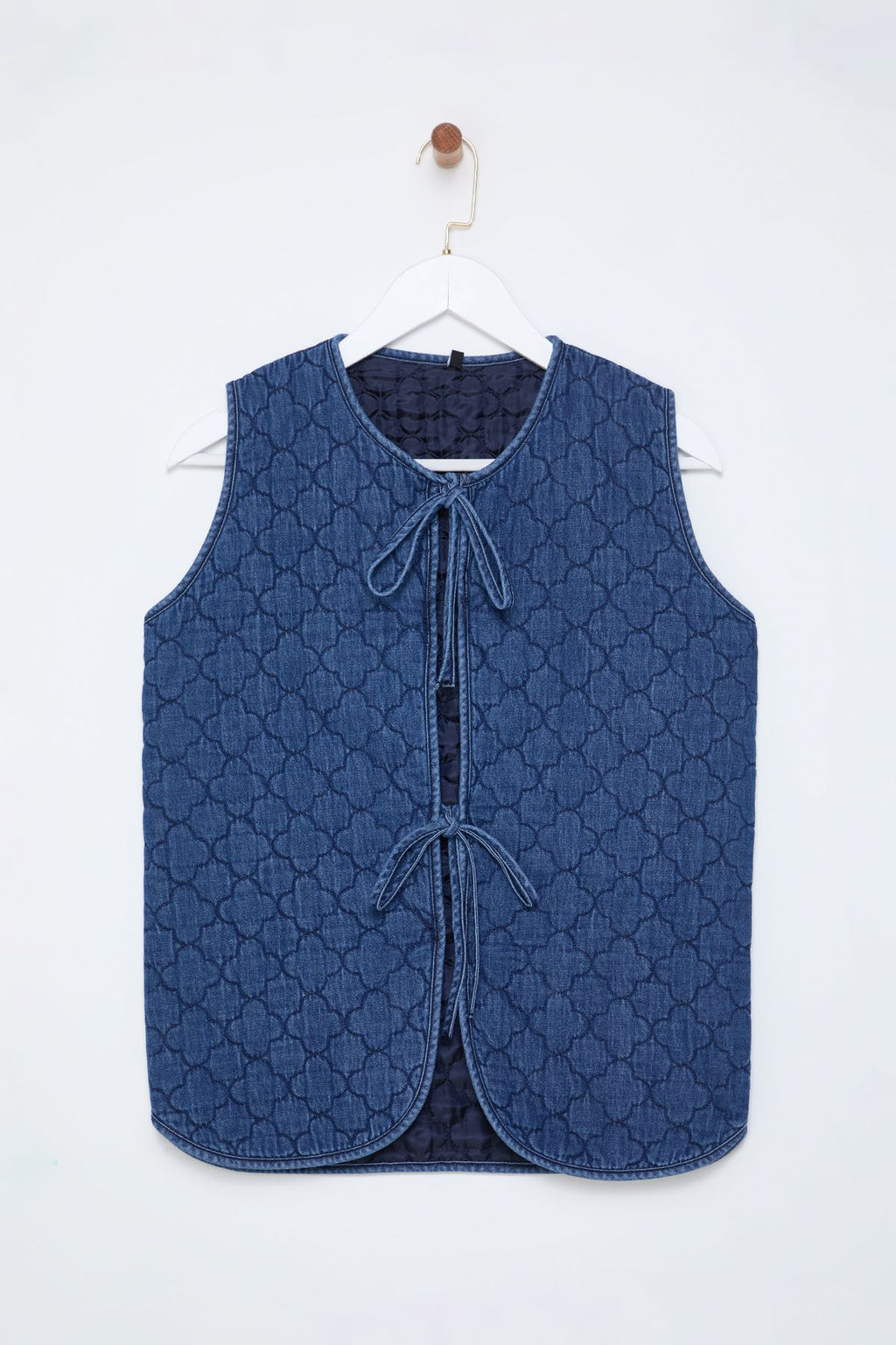Trendyolmilla Mavi Onden Baglamal? Kapitone Denim Yelek TWOSS25YE00000  фото 5