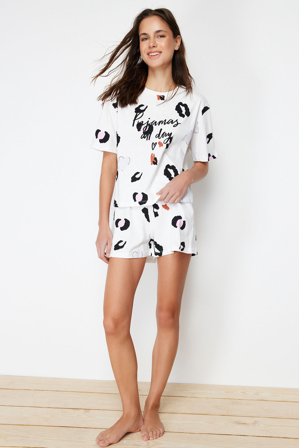 Beyaz-Cok Renkli %100 Pamuklu Leopar Desenli Sloganl? Sortlu Orme Pijama Tak?m? THMSS24PT00032