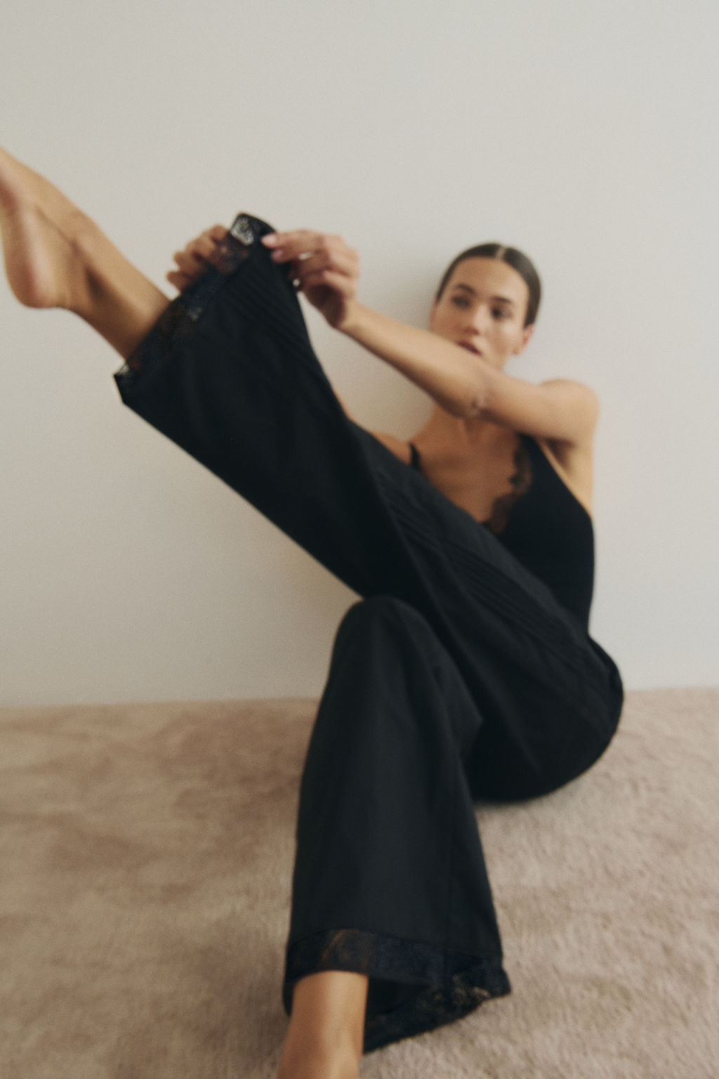 Pantal?n con cord?n de ajuste y ribetes de encaje - H&m фото 3