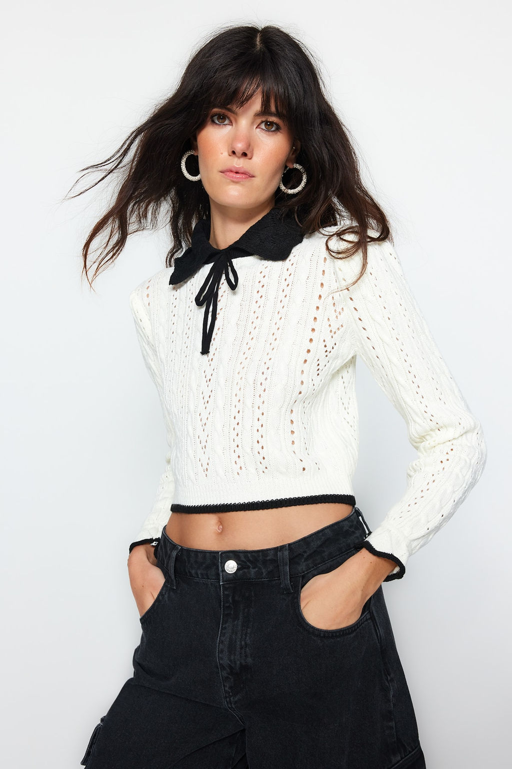Ekru Crop Ajurlu/Delikli Kurdele/Fiyonk Detayl? Triko Kazak TWOAW24KZ01055 - Trendyolmilla фото 3