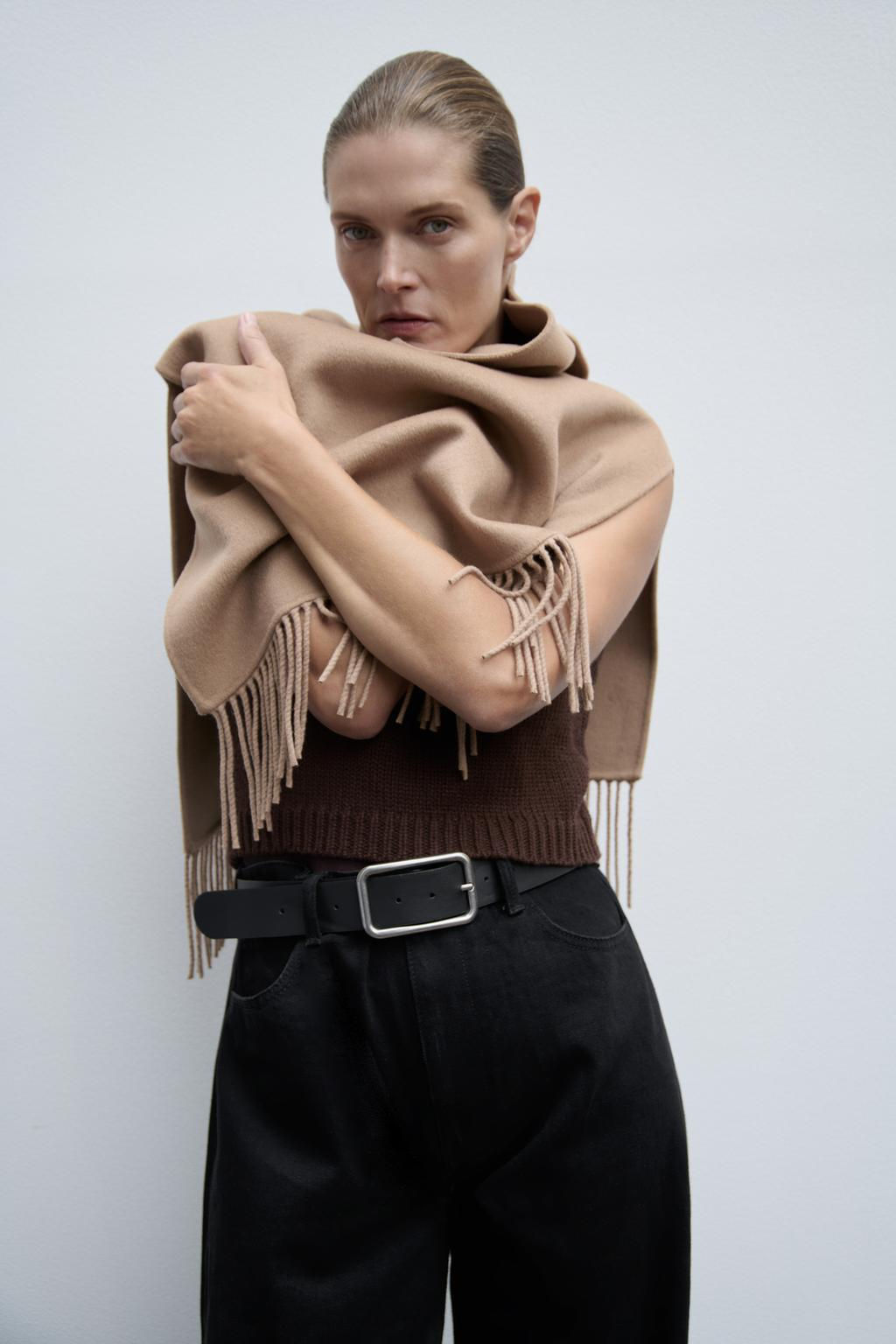 ASYMMETRIC FRINGED WOOL CAPE - Zara фото 5