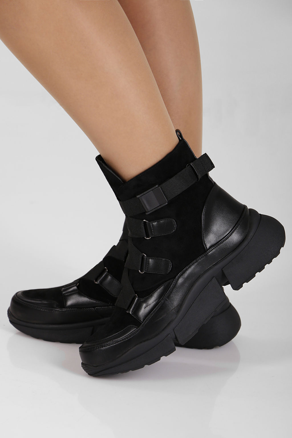 Ботинки кроссовки женские