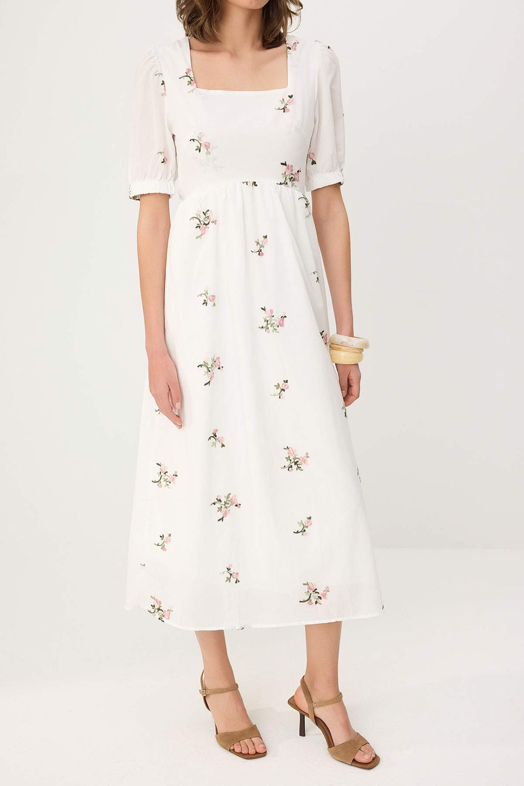 Beyaz Cicek Nak?sl? S?rt Dekolteli Pamuklu Midi Elbise TWOSS26EL01018