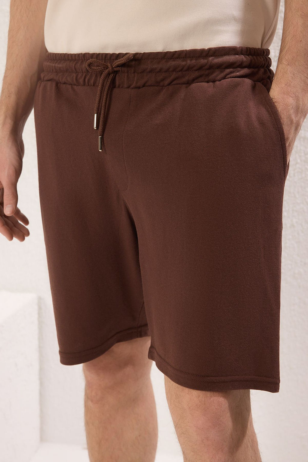 TRENDYOL MAN Kahverengi Regular/Normal Kesim Basic Sort & Bermuda TMNSS20SR0169 - Trendyolmilla фото 3