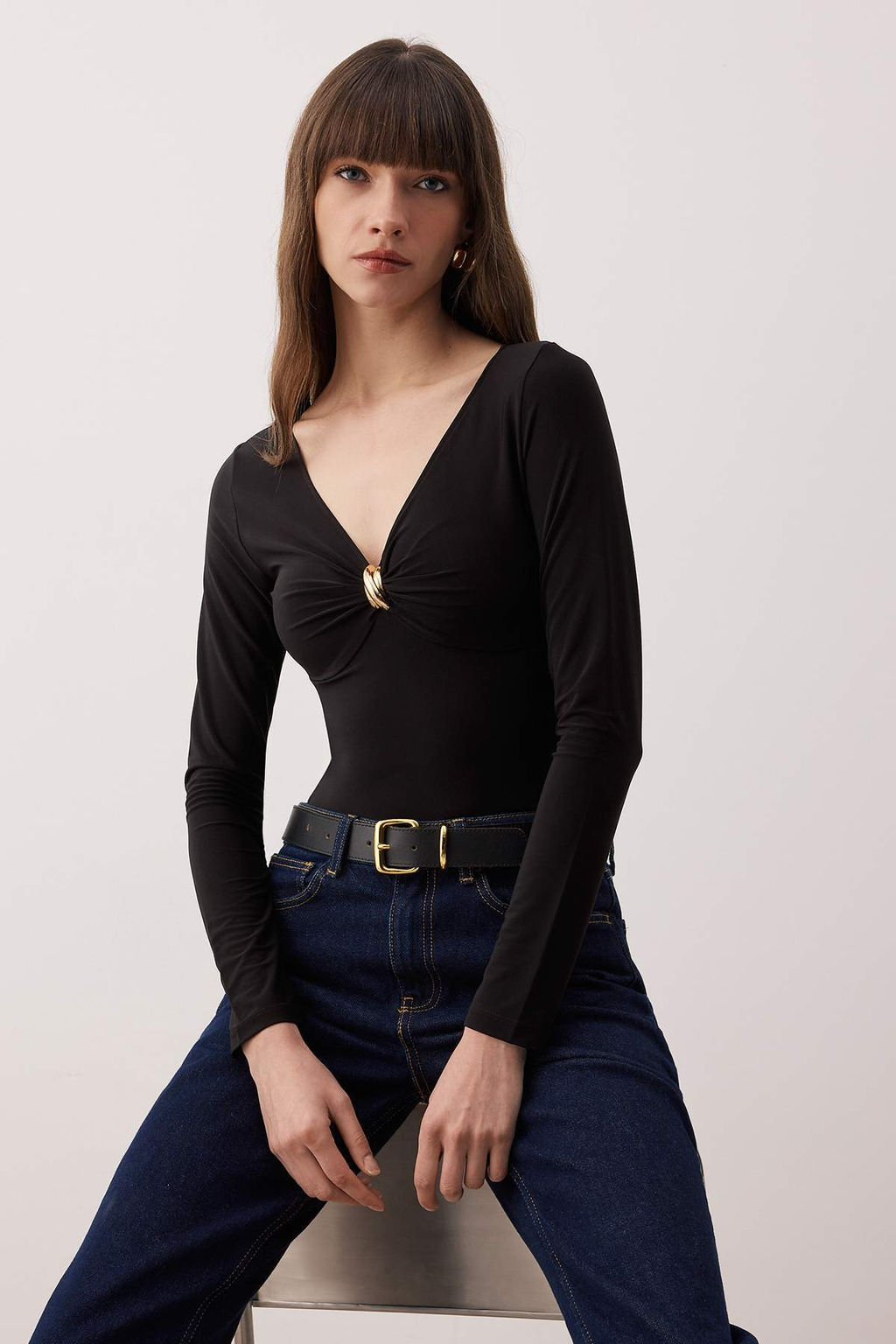 Siyah Aksesuar Detayl? V Yaka Vucuda Oturan Esnek Orme Alttan C?tc?tl? Body TWOAW26BD00002