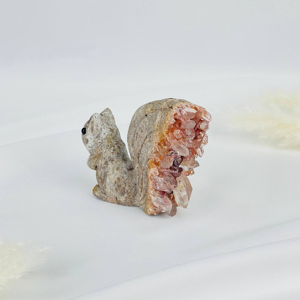 Белка из камня с друзами Горного Хрусталя