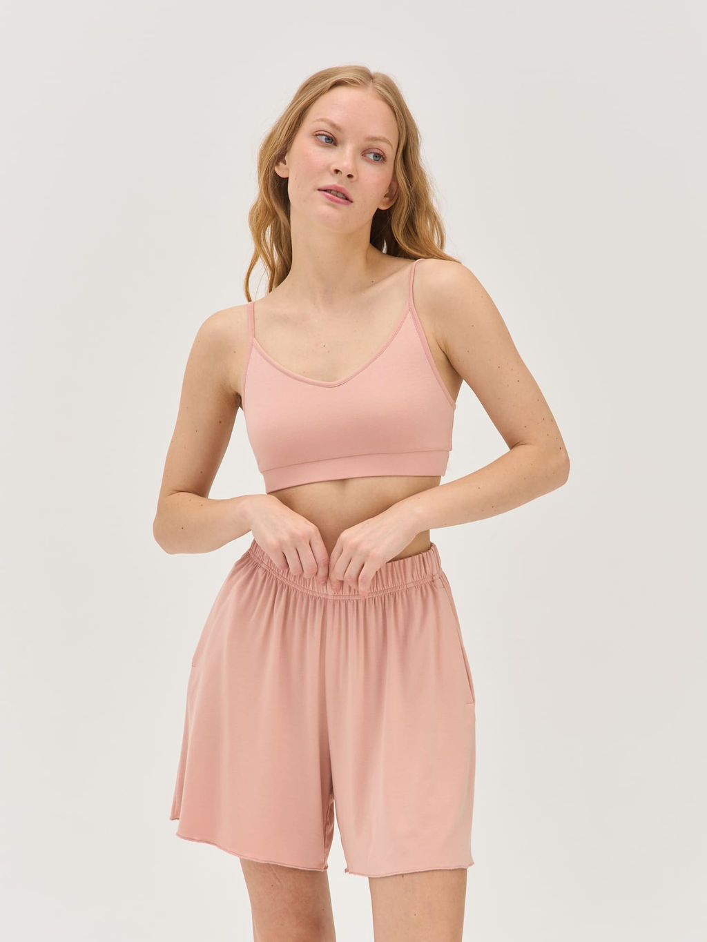 Топ на регулируемых лямках "Персик" женский