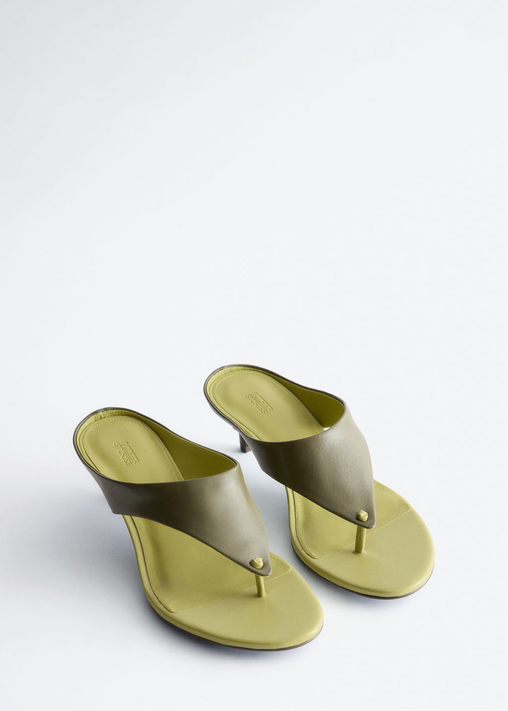 Zapatos de piel con tac?n "kitten heel"