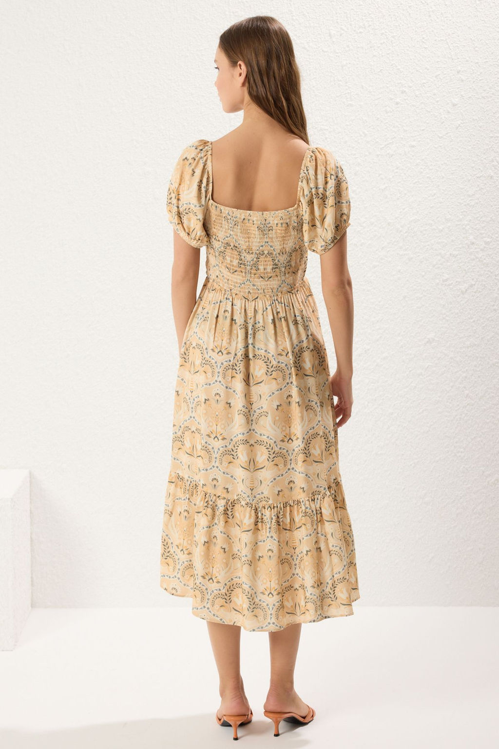 TRENDYOLMILLA Pembe Cicekli Belden Ac?lan Viskon Gipeli Midi Dokuma Elbise TWOSS24EL00523 фото 11