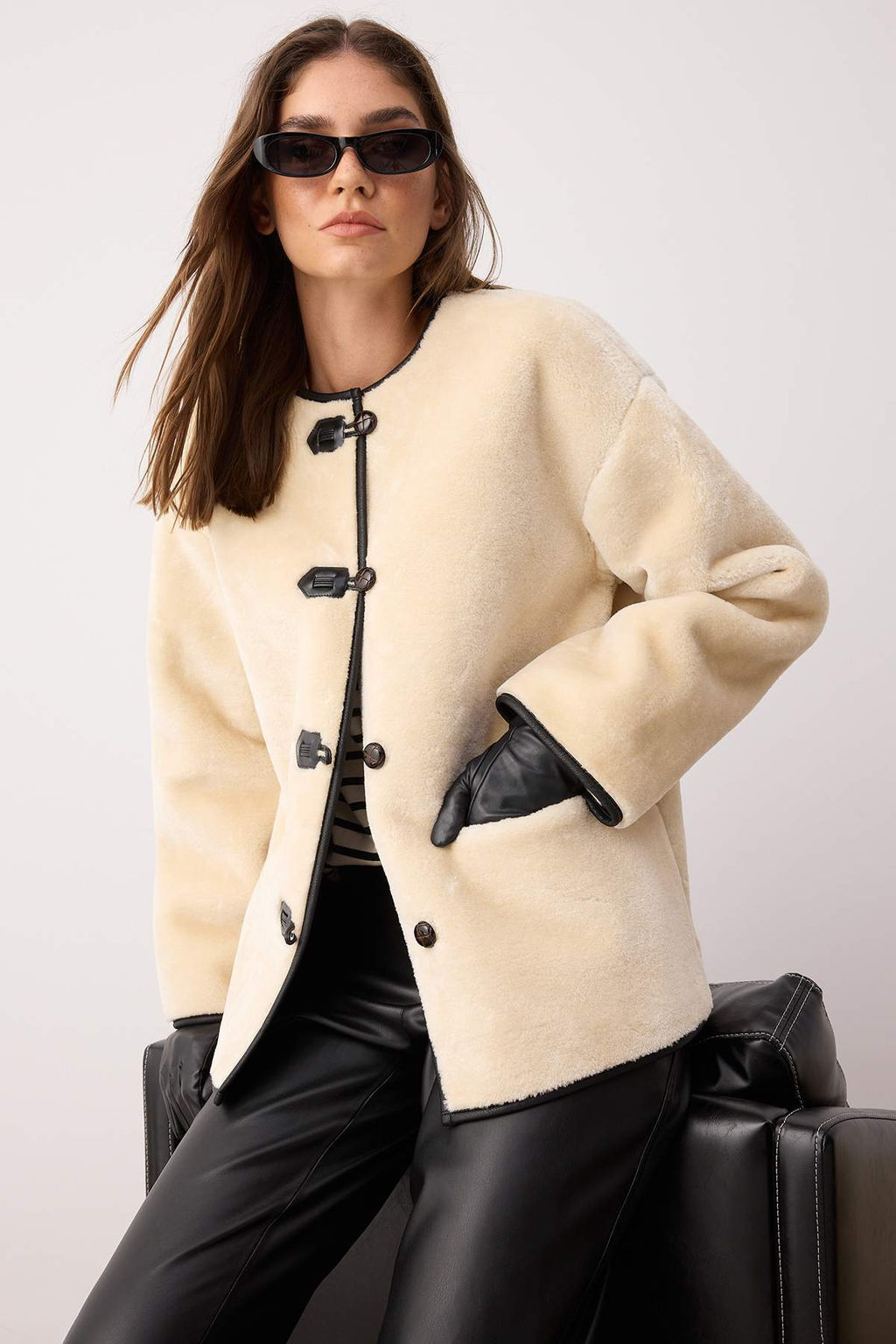 Ekru Oversize Kal?p Pelus Ceket Mont TWOAW26MO00054