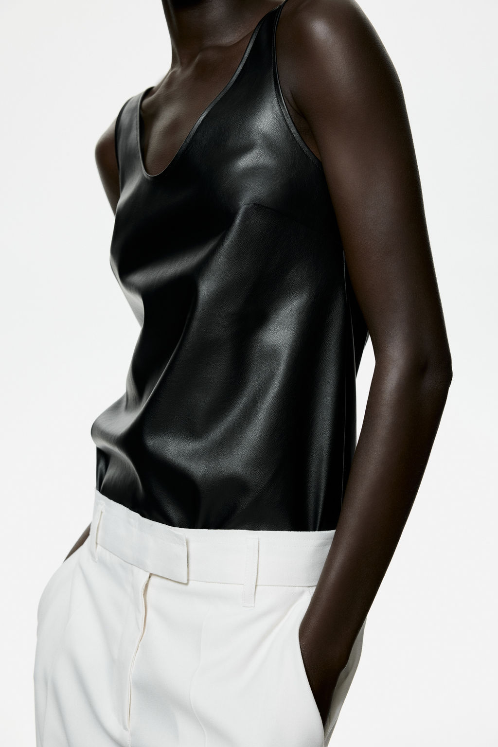 Top de tirantes en tejido revestido - H&m фото 5