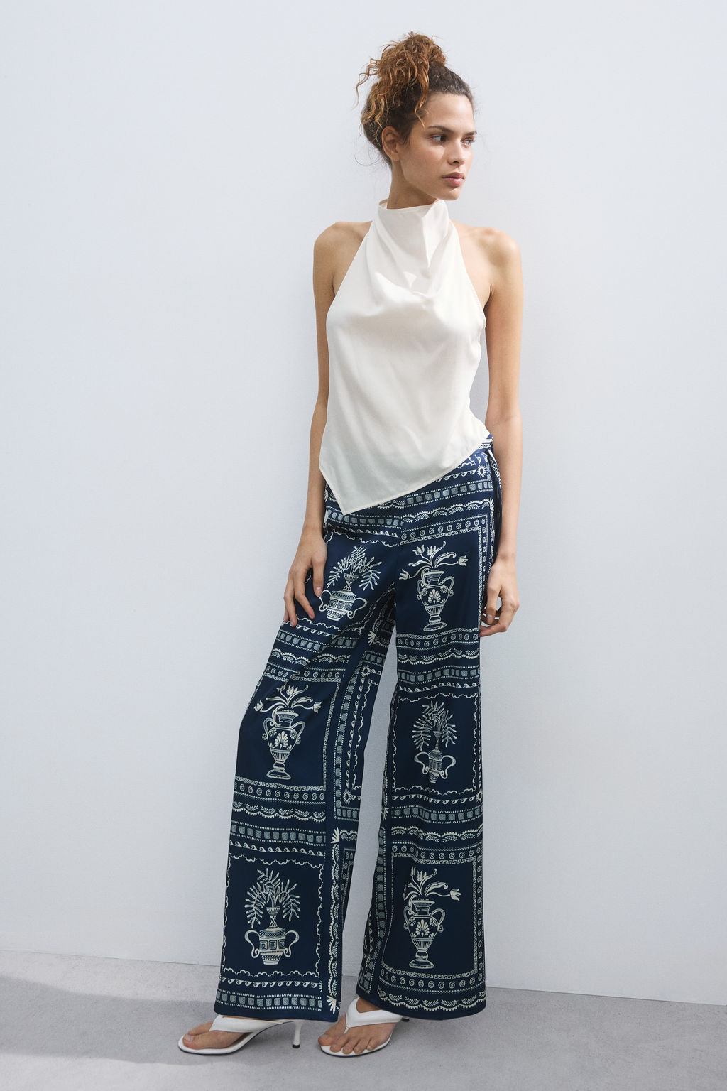 Top asim?trico con escote halter - H&m фото 5