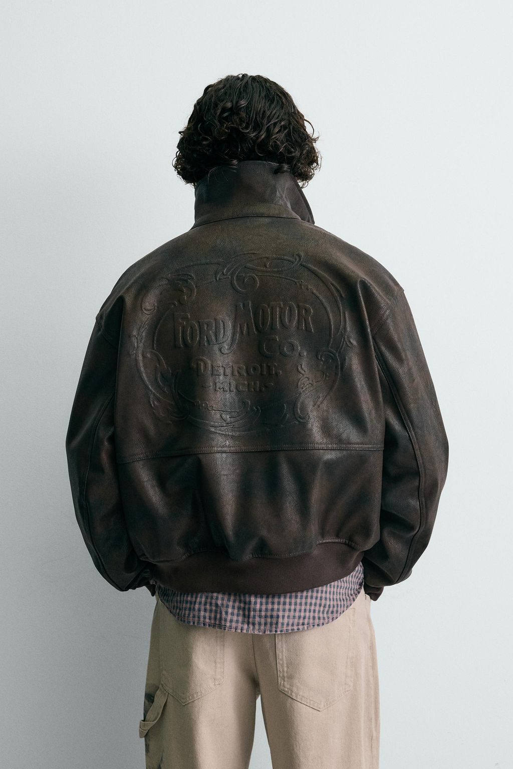 EMBOSSED FAUX LEATHER BOMBER JACKET FORD - Zara фото 3