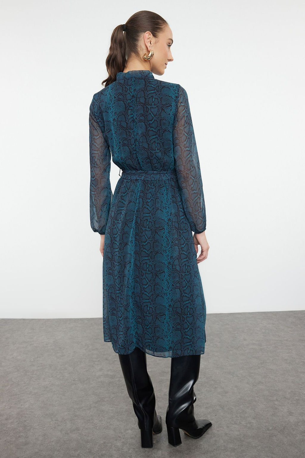 TRENDYOLMILLA Zumrut Yesili Baglama Detayl? Dokuma K?sl?k Elbise TWOAW21EL0458  фото 5