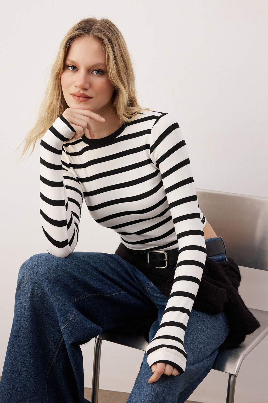 Siyah Cizgili Premium Viskoz Yumusak Kumasl? Fitted Crop Esnek Orme Bluz TWOAW24BZ00048