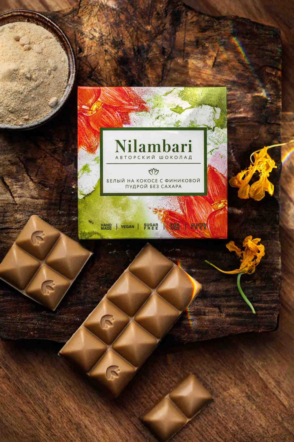 Шоколад Nilambari белый на кокосе с финиковой пудрой без сахара