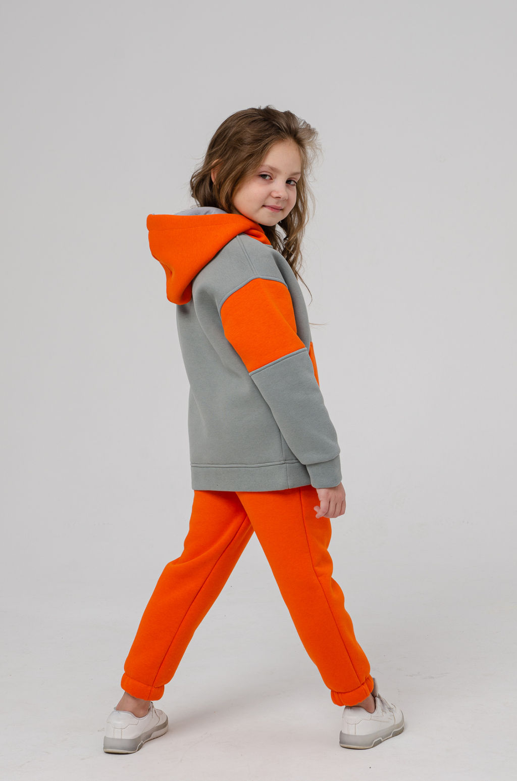 886Д Костюм детский "Серый/оранжевый"