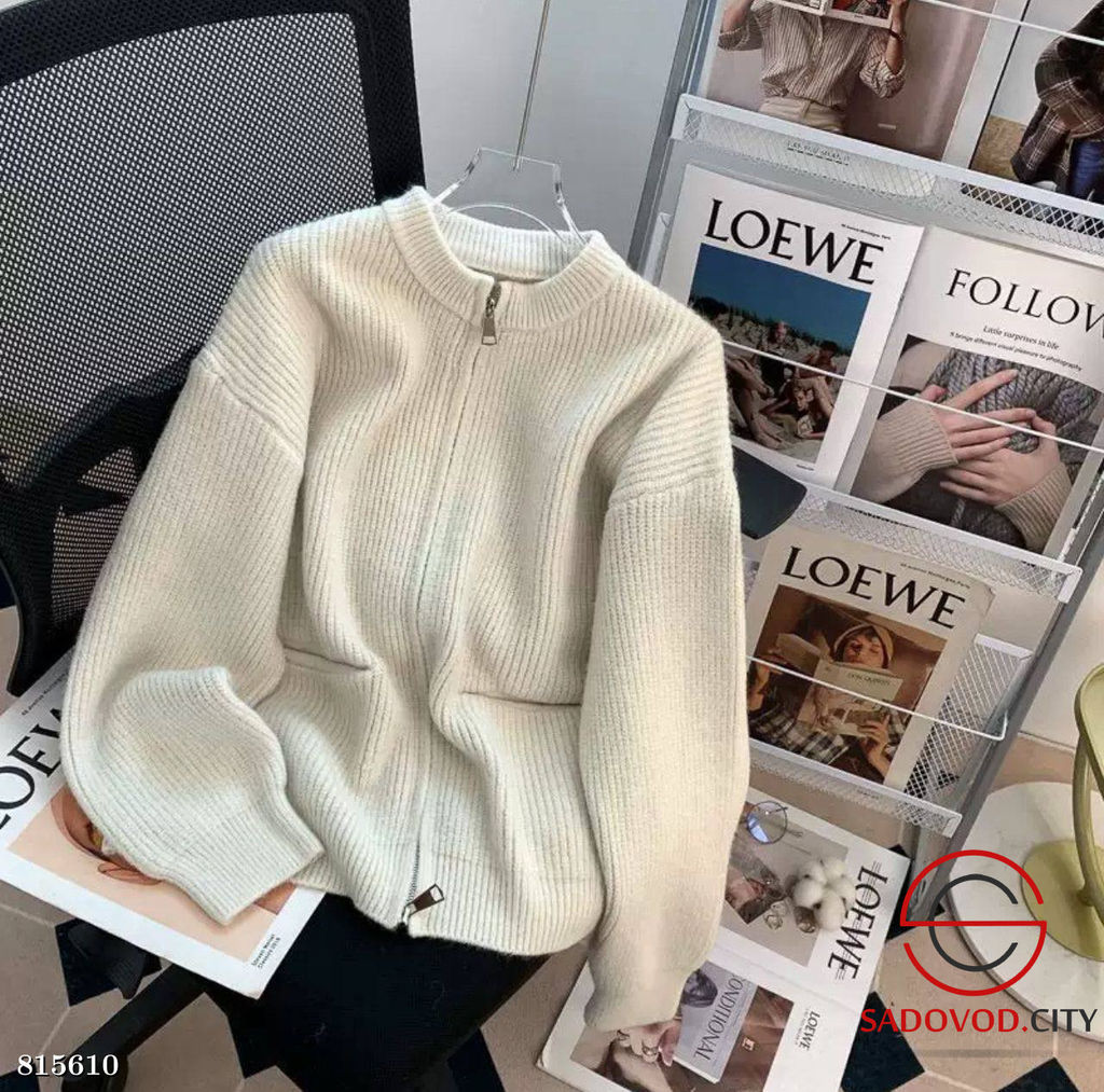 Теплый вязаный кардиган на замке