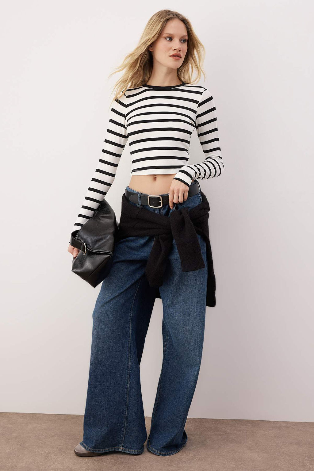 Siyah Cizgili Premium Viskoz Yumusak Kumasl? Fitted Crop Esnek Orme Bluz TWOAW24BZ00048