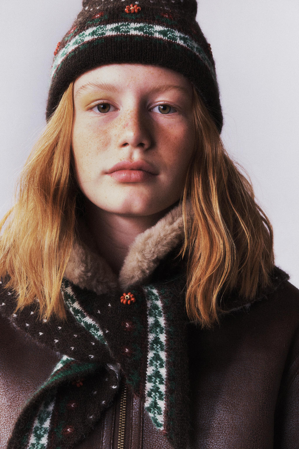 JACQUARD KNIT BEANIE WITH FLOWERS AND BEADS - Zara фото 5