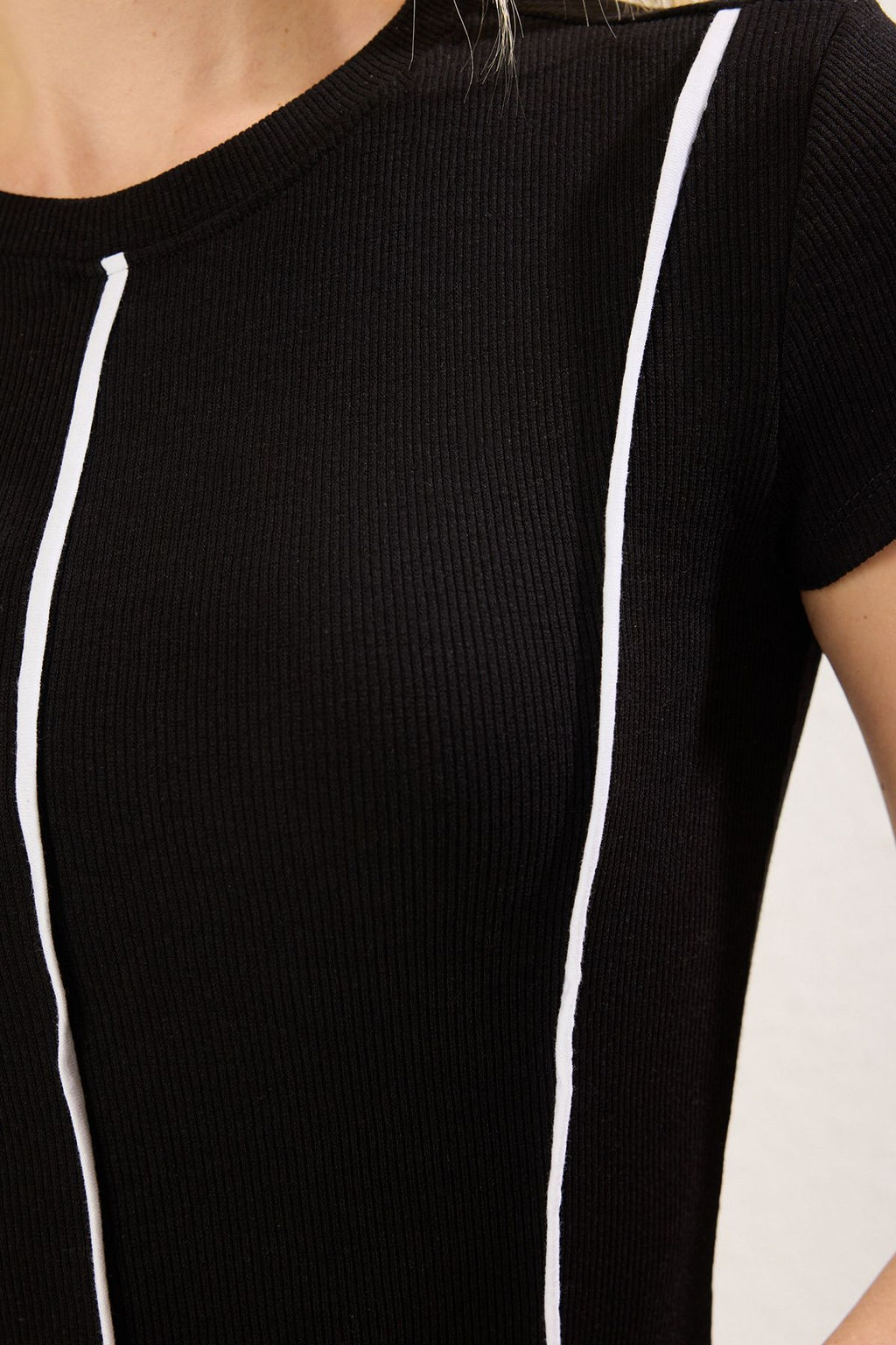 Siyah Nervur Detayl? Bodycone/Vucuda Oturan Midi Orme Elbise TWOSS25EL00357 - Trendyolmilla фото 5