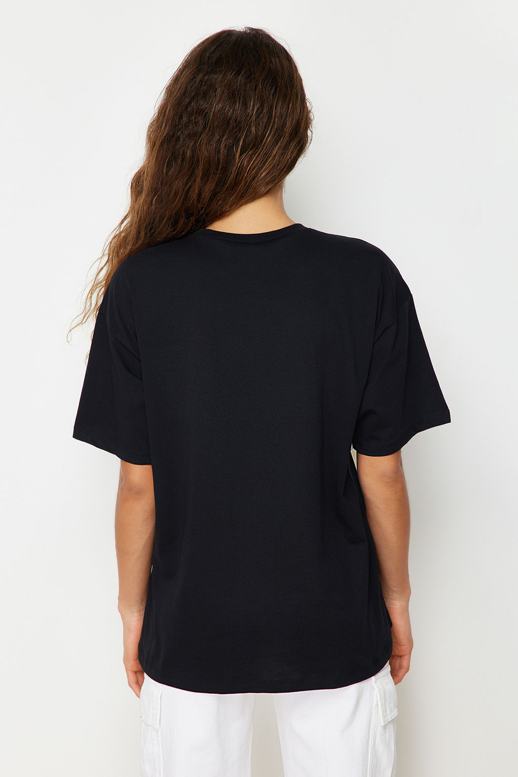 Siyah %100 Pamuk Bisiklet Yaka Oversize/Genis Kal?p Orme T-Shirt TWOSS20TS0134