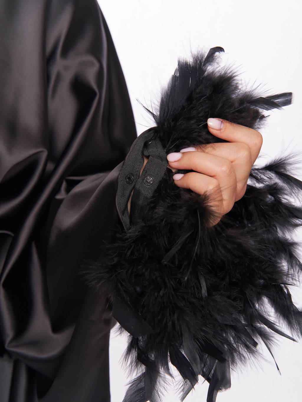 Блузка атласная с перьями TBL73637BLK01 - Артесса фото 7