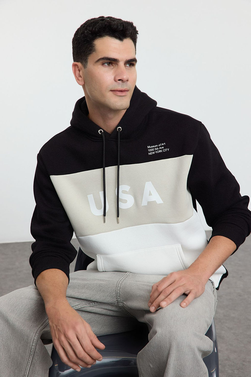 TRENDYOL MAN Siyah Oversize/Genis Kesim Renk Bloklu City Bask?l? Kapusonlu Sweatshirt TMNAW25SW00045 - Trendyolmilla фото 5