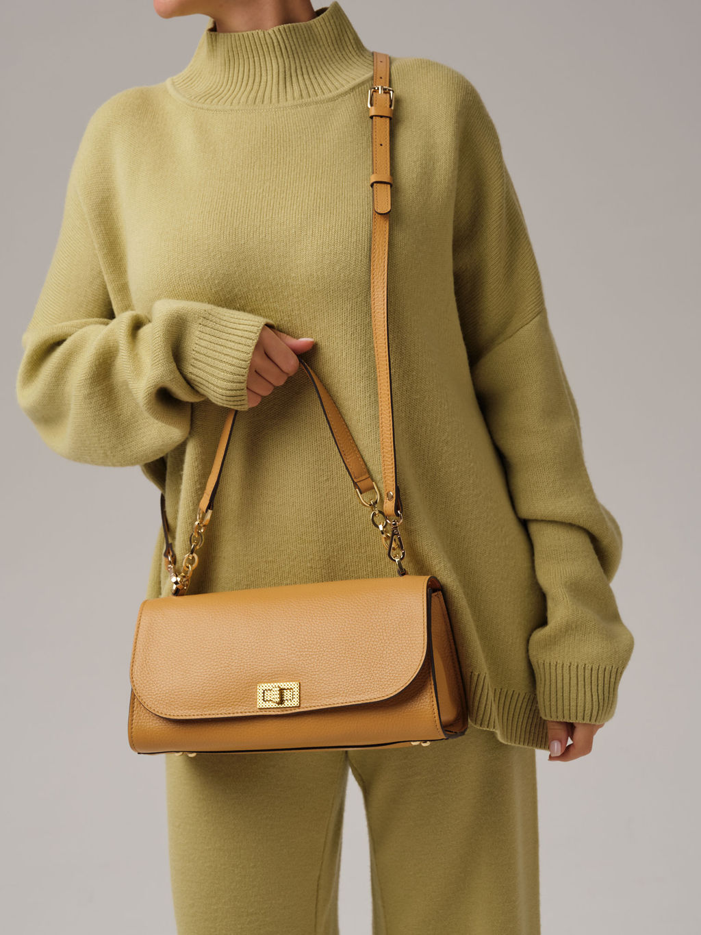 Кожаная сумка Azaro 30726 нюдовый