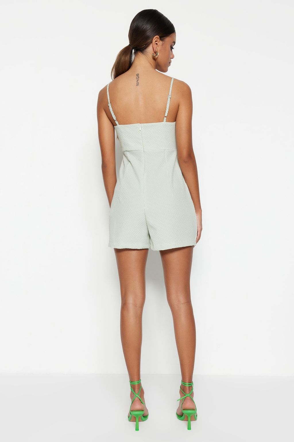 TRENDYOLMILLA Yesil Kareli Pencere Detayl? Ask?l? Mini Dokuma Tulum TWOSS22TU0277  фото 10