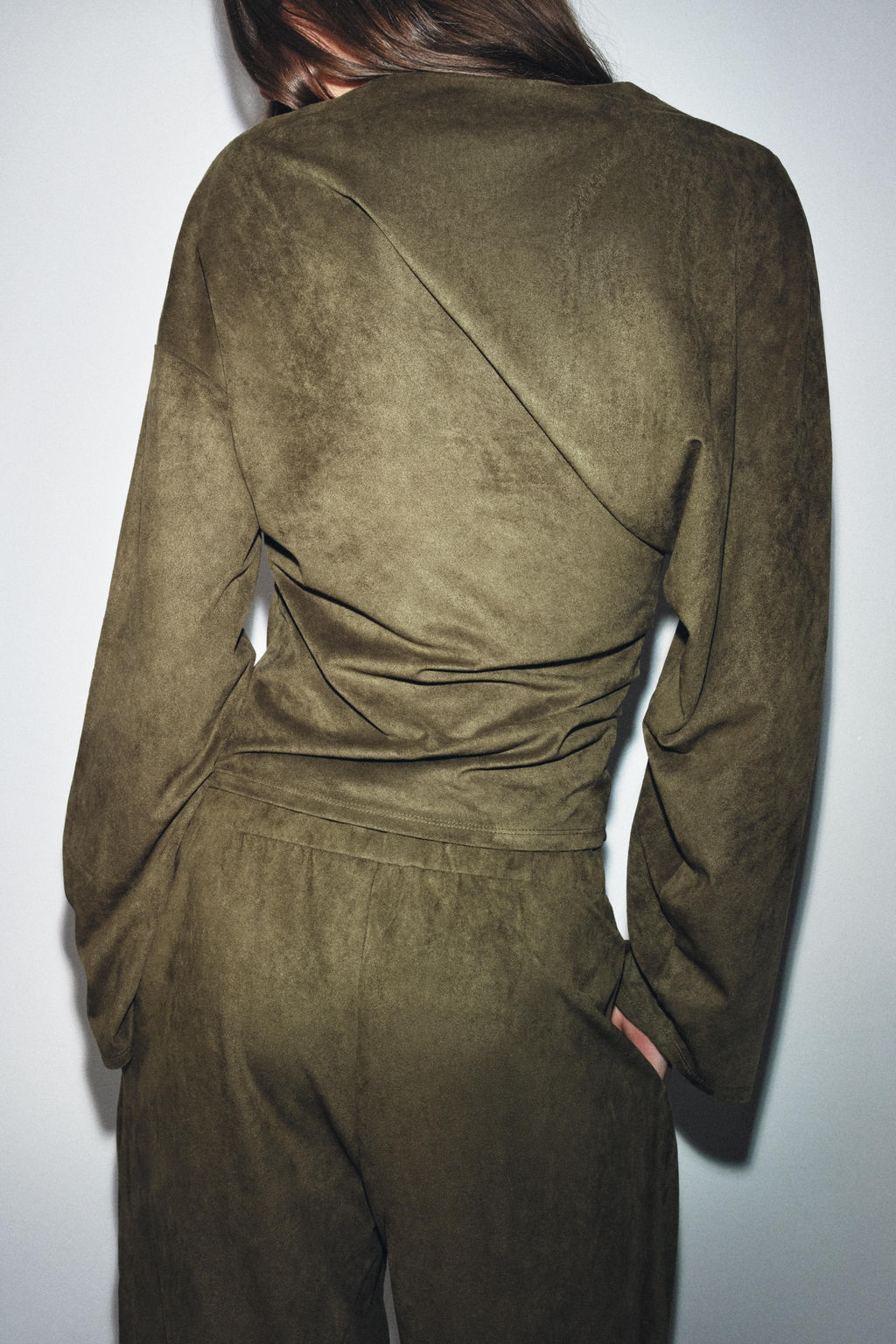 DRAPED FAUX SUEDE TOP - Zara фото 3