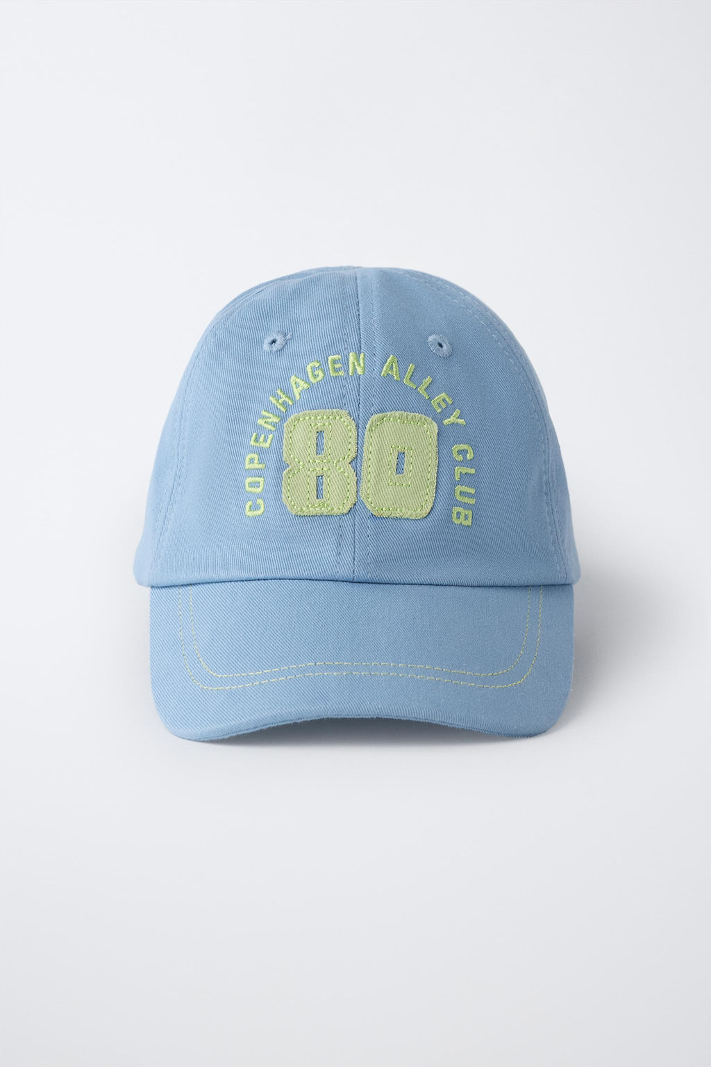 GORRA VARSITY BORDADO / Azul claro
