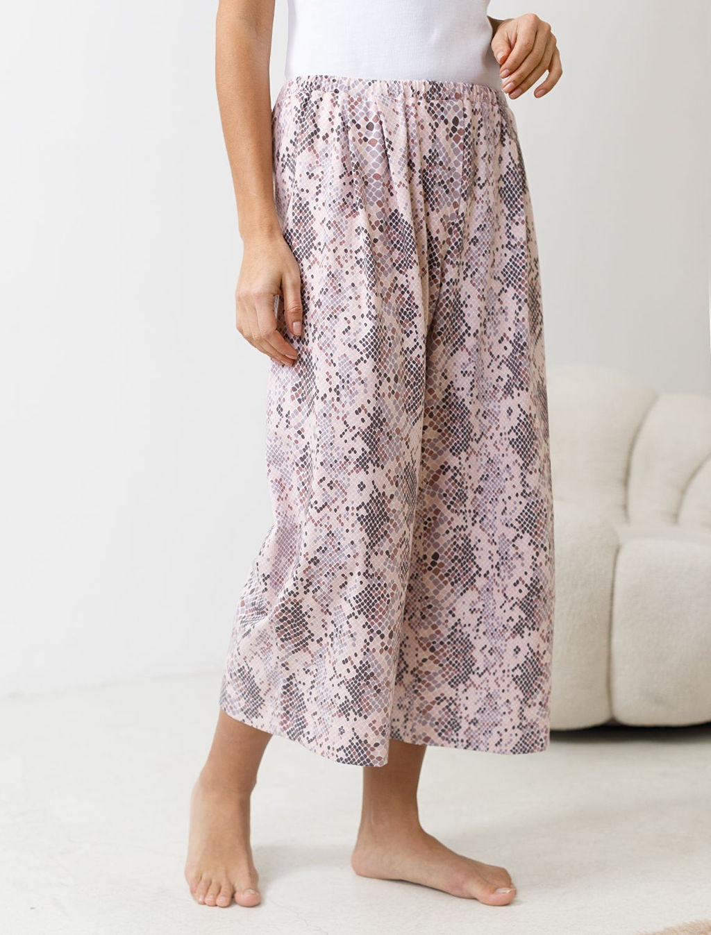 Брюки Vilatte кюлоты укороченные широкие на резинке из хлопка с принтом кофейные