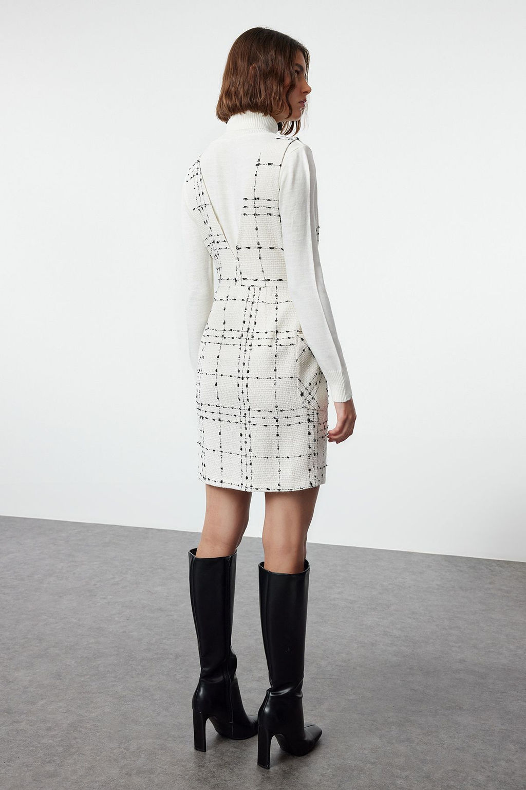 TRENDYOLMILLA Ekru Ekose / Kareli V Yaka Mini Dokuma Jile Elbise TWOAW21EL0319 фото 13