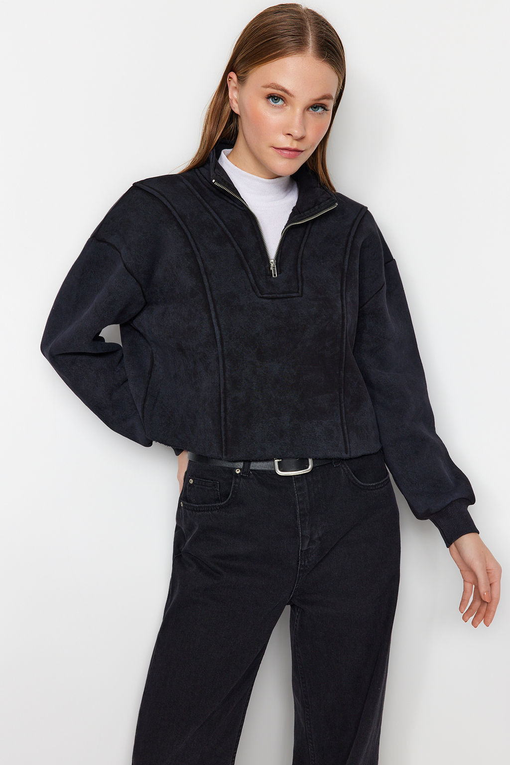 TRENDYOLMILLA Antrasit Eskitme/Soluk Efektli Rahat Kesim Crop Kal?n Ici Polarl? Orme Sweatshirt TWOAW24SW00243