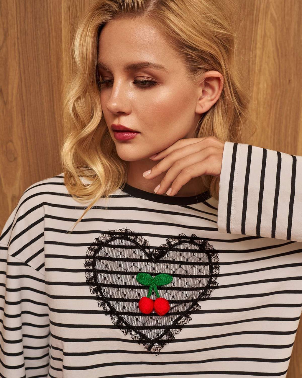 Лонгслив с сердцем и вишенками